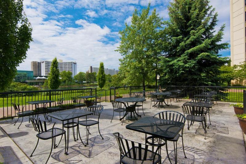 Oxford Suites Спокан-Вэлли Экстерьер фото