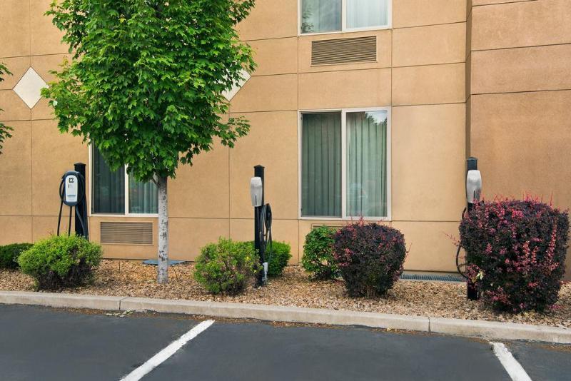 Oxford Suites Спокан-Вэлли Экстерьер фото